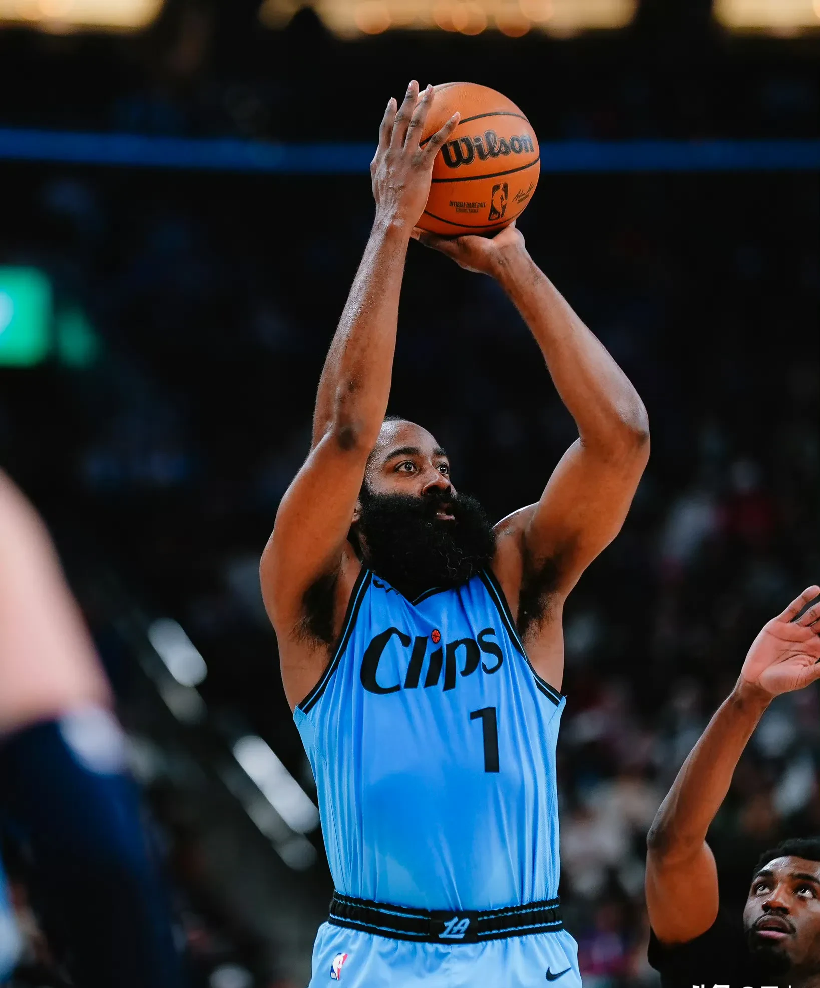 开云注册哈登回归赛场，赛况扑朔迷离首场状态亮眼，中国队观众沸腾！的简单介绍