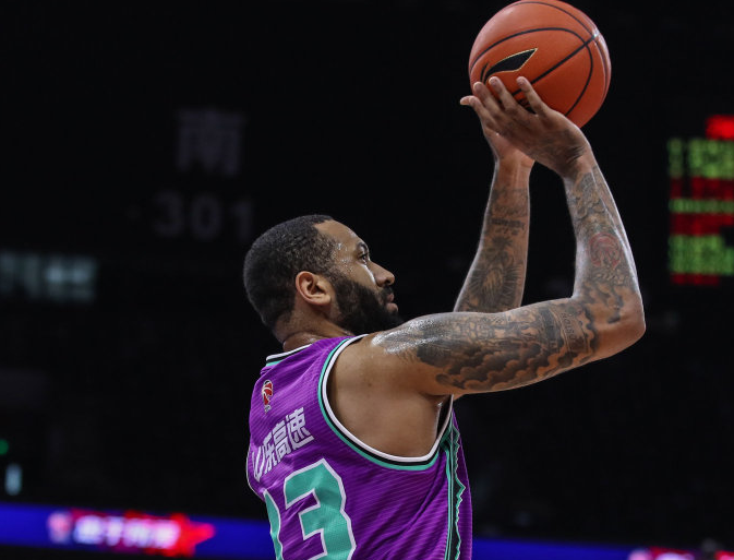 开云体育官网瓦伦西亚迎社区盾关键赛；赛前完成体检；管理层满意；临场指挥获称赞的简单介绍