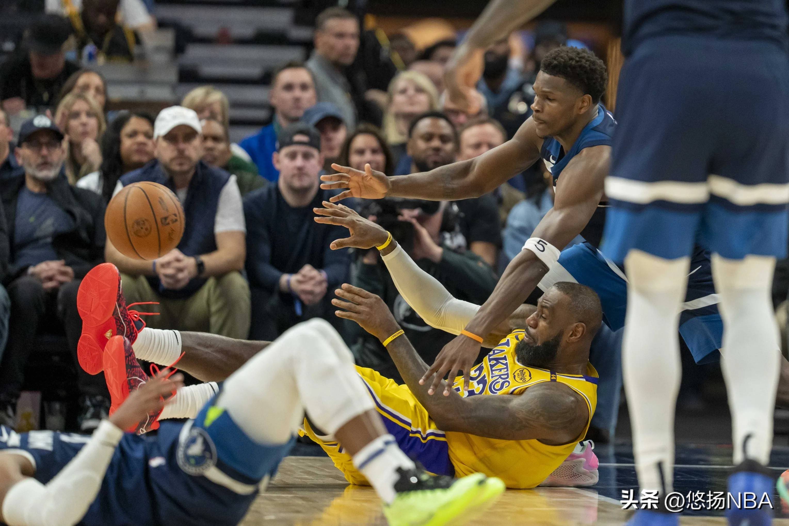 开云app明尼苏达森林狼训练开放日；今晨迎来里程碑引欢呼；NBA季后赛在即；球队文化再被提及的简单介绍